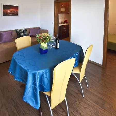 Apartment With Wifi - 8565 *